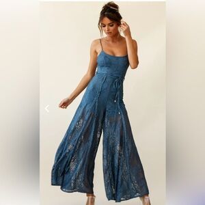 PALM SPRINGS LACE JUMPSUIT MIDNIGHT BLUE